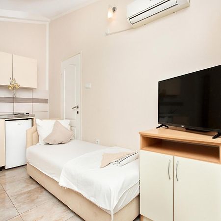 בודווה Apartments Mik5 - Famous Beach Jaz מראה חיצוני תמונה