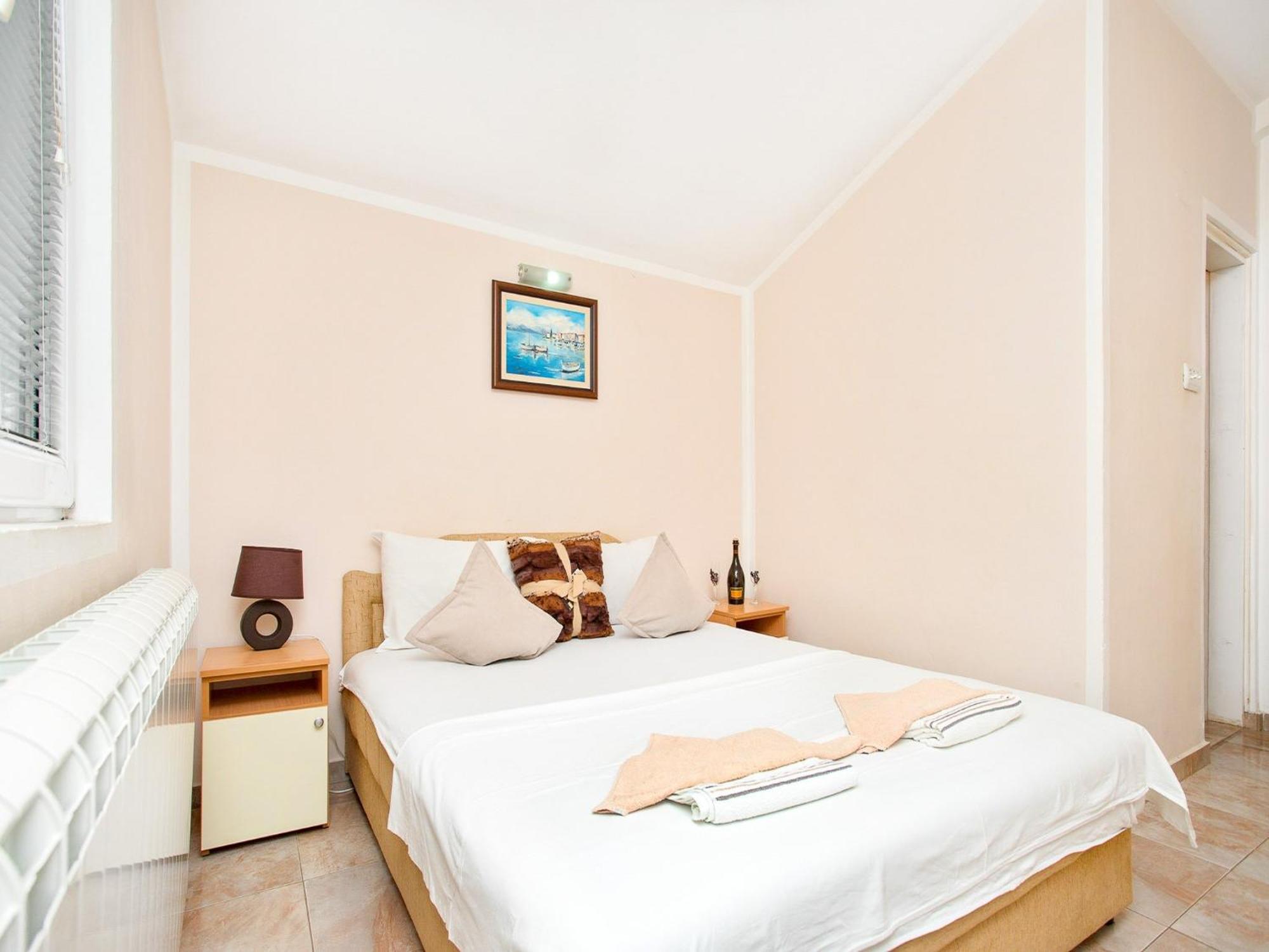 בודווה Apartments Mik5 - Famous Beach Jaz מראה חיצוני תמונה