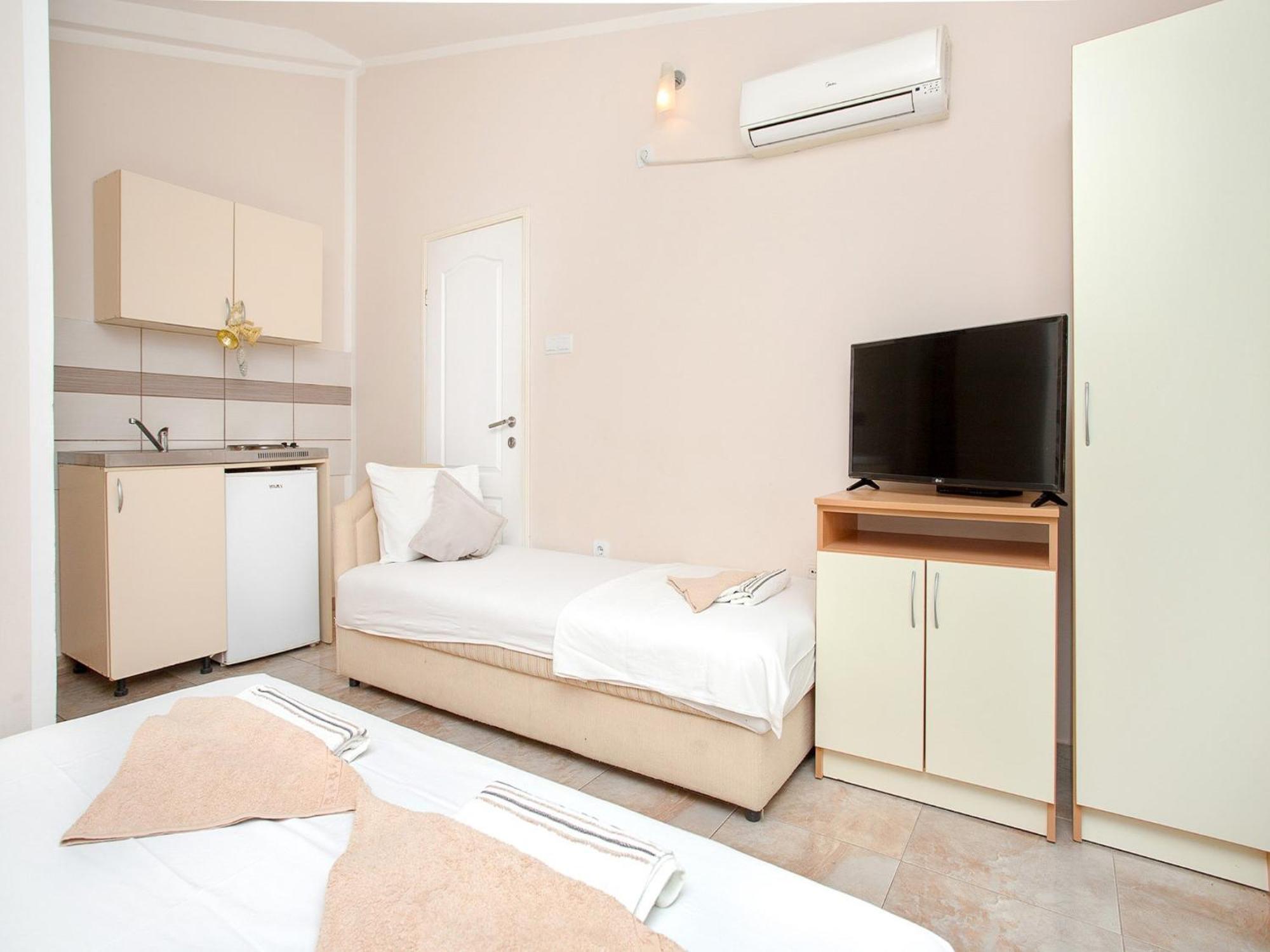 בודווה Apartments Mik5 - Famous Beach Jaz מראה חיצוני תמונה