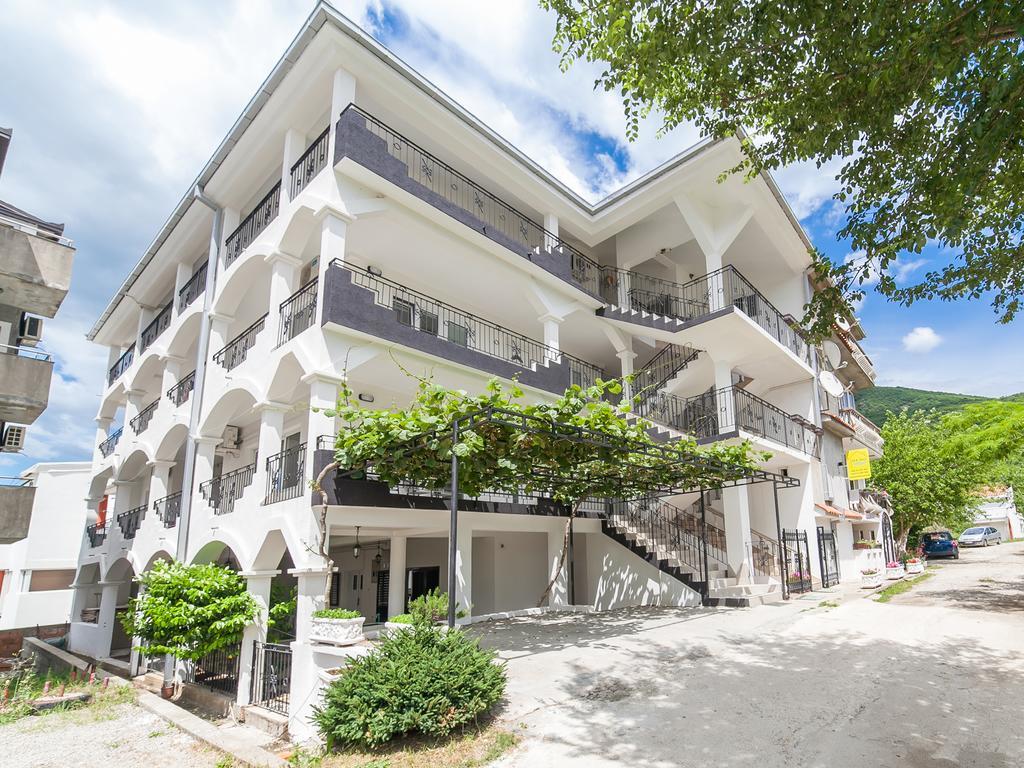 בודווה Apartments Mik5 - Famous Beach Jaz מראה חיצוני תמונה